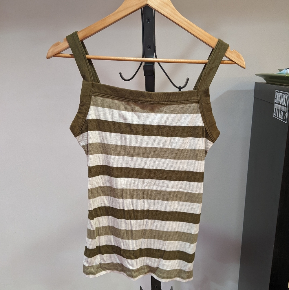 Gap striped tank